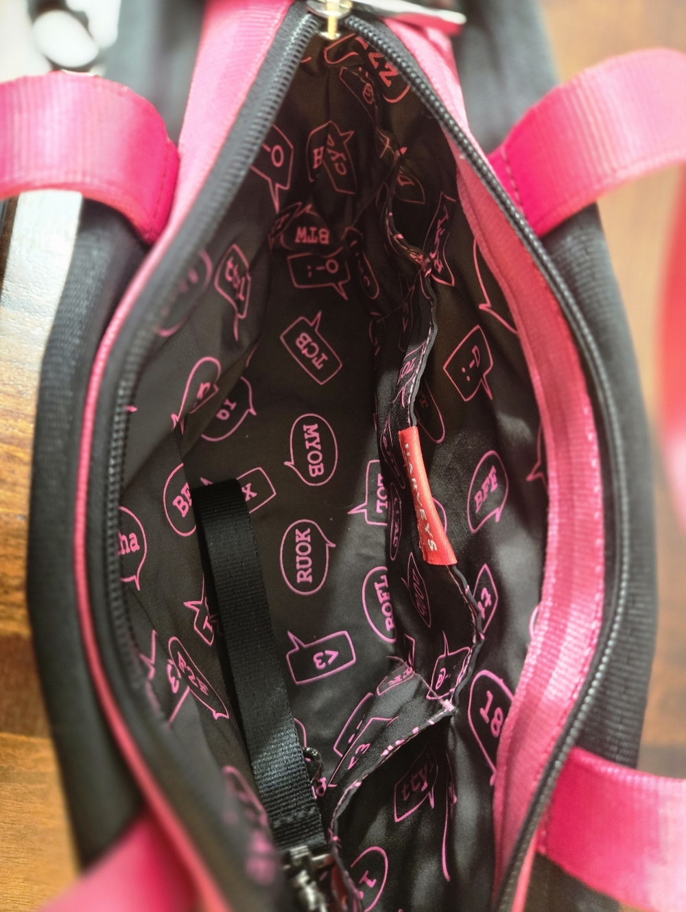 Harveys Seatbelt Bag•Limited Edition 2000s Circa Pink Black White Woven Text Bag - Picture 16 of 16